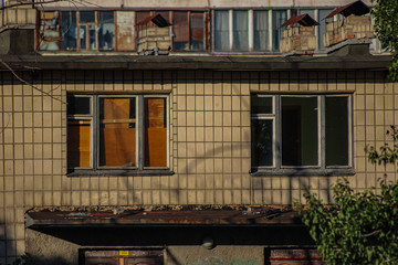 Fototapeta na wymiar windows old building