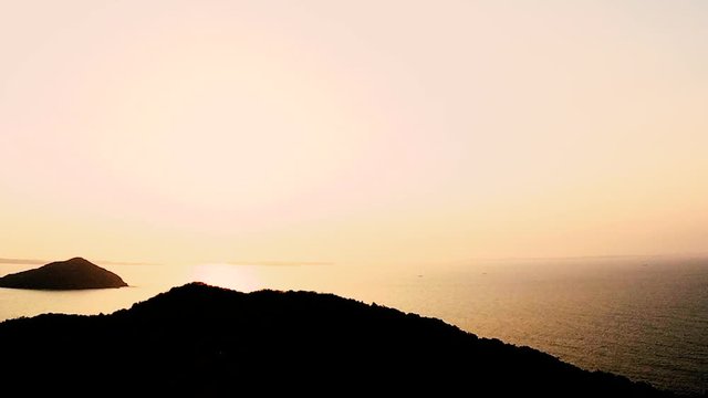 福岡県糸島市立石山から海に沈む夕日を望む　Sunset in Itoshima, Fukuoka