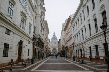 Fototapeta na wymiar street with church in budapest 