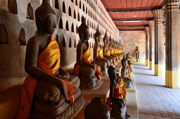 Beeindruckende Buddha-Statuen im Vat Sisaket, Vientiane, Laos