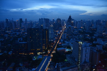 Obraz premium Panorama Bangkok Rooftop bar de nuit