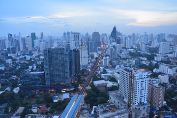 Obraz premium Panorama Bangkok Rooftop bar de nuit