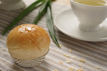 A delicious homemade pandan custard bread with earl grey in the afternoon tea.