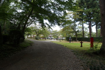 This is a picture of Chusonji Temple in Japan. This is a World Heritage Site. The Golden Hall in the temple is positioned as a national treasure.