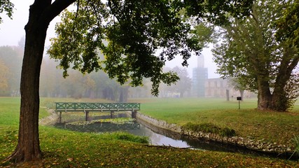 Park strzelecki w jesienne mgle polska © Roman