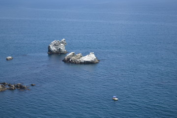 sea and rocks