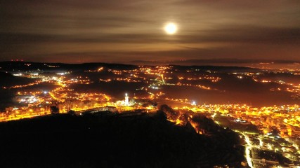 Durante a noite, Região Norte de Portugal.