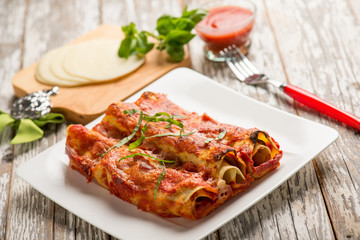 eggplant cannelloni with tomato sauce