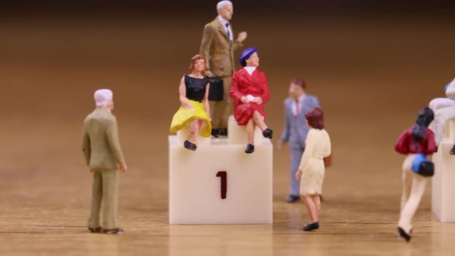 人々と二つの選択肢　右へ水平移動