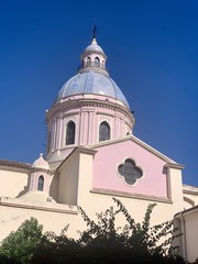 Clocher aux couleurs claires