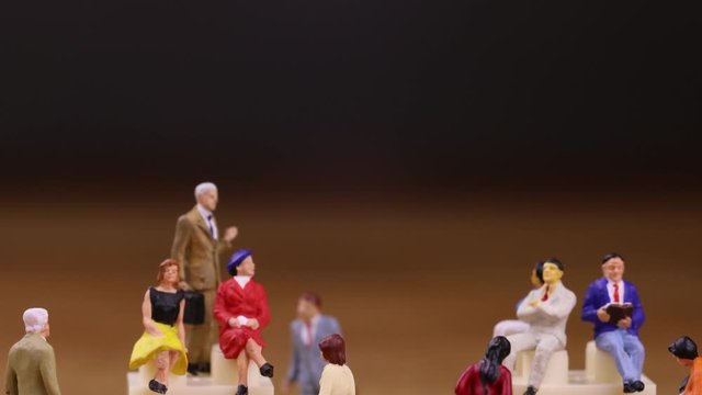人々と二つの選択肢　チルトダウン