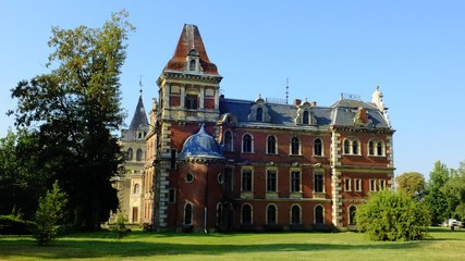 Pałac w Krowiarkach. W latach 1949 - 1959 r. siedziba Państwowego Domu Dziecka © Roman