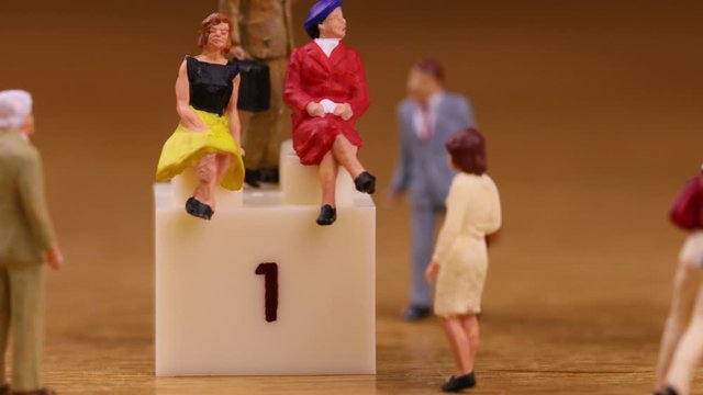 人々と二つの選択肢　右へ水平移動