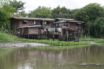 Obraz premium Traditional Thai Riverside House