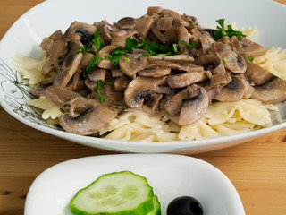 farfalle mit pilzen und creme fraiche