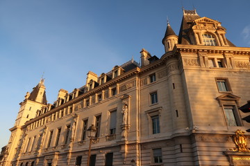 Obraz premium Palais de Justice de Paris, façade sud, quai des Orfèvres sur l'île de la Cité (France)