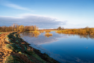 Wiosenne rozlewiska Narwi i Biebrzy. Podlasie. Polska