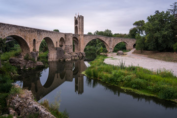 Fototapeta na wymiar Beautiful medieval town of Besalú located near the city of Gerona. (Spain)