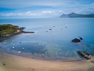 Aerial view of Porthdinllaen village and Yr Eifl Mountains in  background, Morfa Nefyn, Llyn Peninsula, Gwynedd, Wales, UK