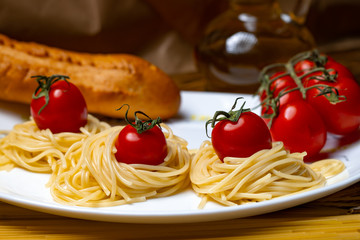 spaghetti with tomato sauce