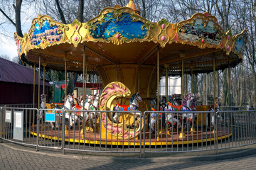 Obraz premium Beautiful colored carousel in a winter park at sunset.