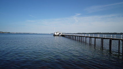 Obraz premium pier an a sunny day in kiel, germany 