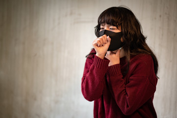 Stressed Asian women must use a face mask to prevent dust pollution and prevent infection from viruses that spread in the air