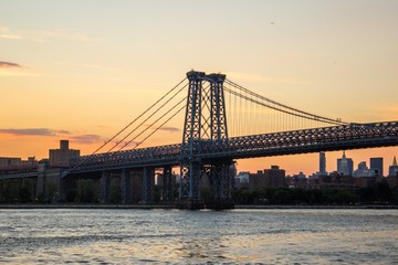 Fototapeta na wymiar Williamsburg Bridge during the sunset in Brooklyn, New York.