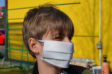 koronawirus  , coronavirus , maseczka wirusowa , maska antywirusowa , chłopiec  w maseczce , antywirusowa maseczka , wirus , virus , maska , maseczka , sport w masce , sport w maseczce , dziecko maska © Szymon