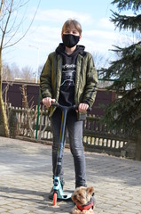 koronawirus  , coronavirus , maseczka wirusowa , maska antywirusowa , chłopiec  w maseczce , antywirusowa maseczka , wirus , virus , maska , maseczka , sport w masce , sport w maseczce , dziecko maska © Szymon