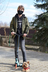 koronawirus  , coronavirus , maseczka wirusowa , maska antywirusowa , chłopiec  w maseczce , antywirusowa maseczka , wirus , virus , maska , maseczka , sport w masce , sport w maseczce , dziecko maska © Szymon