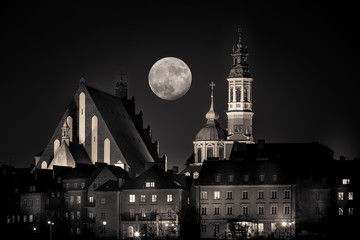 księżyc nad warszawską Starówką © piotr