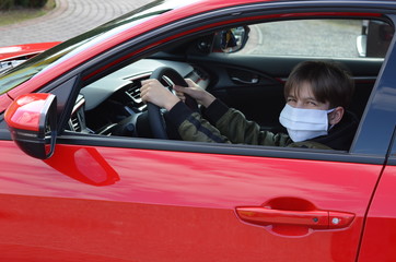 koronawirus  , coronavirus , maseczka wirusowa , maska antywirusowa , chłopiec  w maseczce , antywirusowa maseczka , wirus , virus , maska , maseczka , sport w masce , sport w maseczce , dziecko maska © Szymon