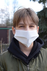 koronawirus  , coronavirus , maseczka wirusowa , maska antywirusowa , chłopiec  w maseczce , antywirusowa maseczka , wirus , virus , maska , maseczka , sport w masce , sport w maseczce , dziecko maska © Szymon