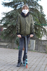 koronawirus  , coronavirus , maseczka wirusowa , maska antywirusowa , chłopiec  w maseczce , antywirusowa maseczka , wirus , virus , maska , maseczka , sport w masce , sport w maseczce , dziecko maska © Szymon