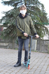 koronawirus  , coronavirus , maseczka wirusowa , maska antywirusowa , chłopiec  w maseczce , antywirusowa maseczka , wirus , virus , maska , maseczka , sport w masce , sport w maseczce , dziecko maska © Szymon
