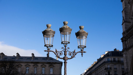 Fototapeta na wymiar Street lamp in the city of Paris