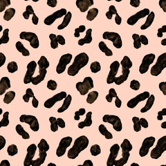 Watercolor leopard skin seamless pattern. African animal fur print, wild cat leather design wallpaper on pastel pink background. Hand drawn fashion texture