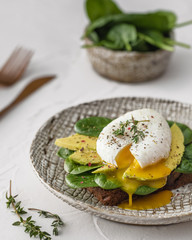 toast with spinach, avocado and egg