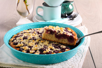 Cherry cake with crumble topping