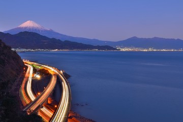 冬の富士山　夜景　薩埵峠より
