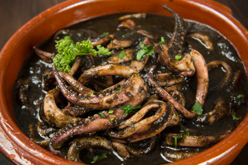 Calamares en su tinta