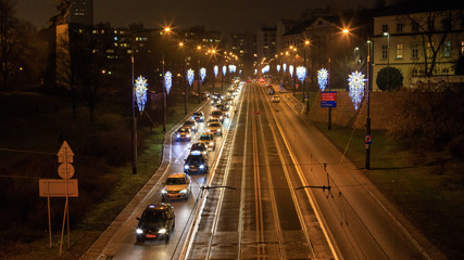 Fototapeta na wymiar Straße in Warschau bei Nacht
