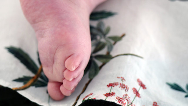 foot - child - 
tender - son - childcare - cuttie - new born