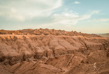 Fototapeta na wymiar El Valle de la luna en el desierto de Atacama