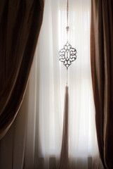 Hanging arabesque ornament with pompon