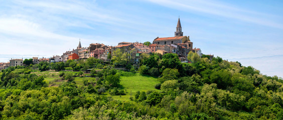 Fototapeta na wymiar Panorama vew to the idyllic village buje in Istria, Croatia