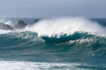 Espagne, Tenerife, Punta de Teno, les vagues de l'océan Atlantique