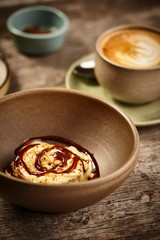 Postre de Natas con salsa de moras