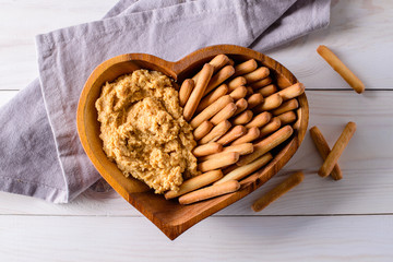 hummus and bread sticks